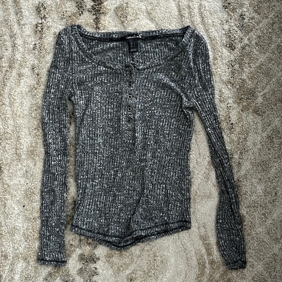 Knitted Long Sleeve - Picture 1 of 3
